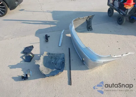 2007 Mercedes-Benz E 550 z USA, uszkodzony, nr VIN WDBUF72X17B078089